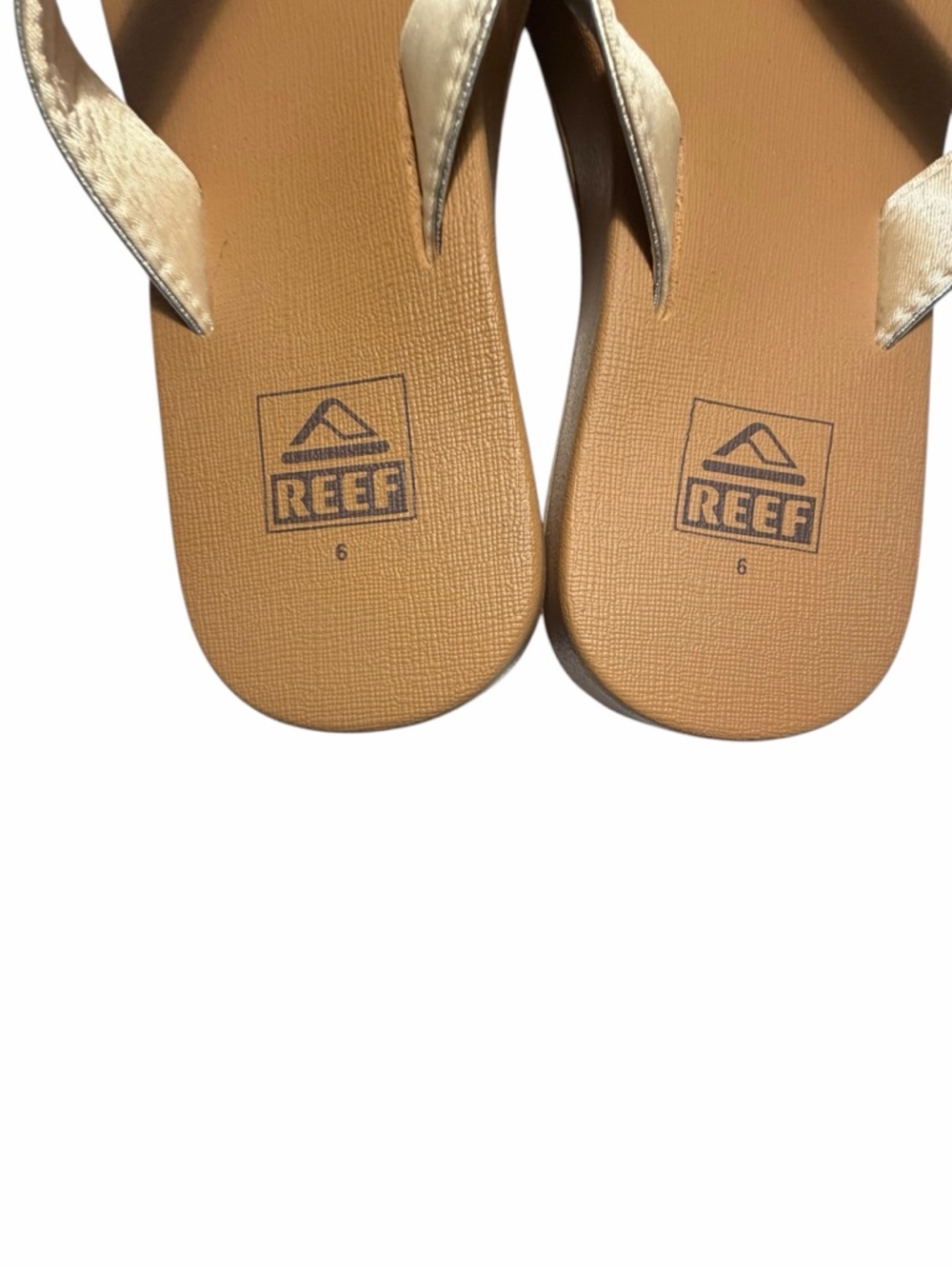 Reef Women's Cushion Court Flip Flops Iridescent Gold Sandals Size 6 - Picture 6 of 8